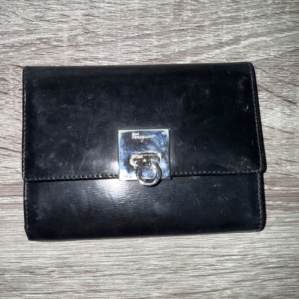Salvatore‎ Ferragamo Gancini Black Leather Bifold Wallet Silver Hardware Used